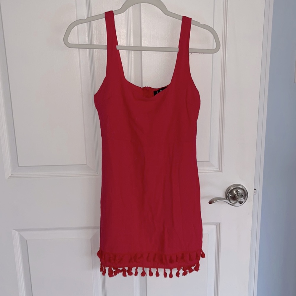 Lulus bright pink dress. Great for a night out in the summer
